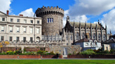 Дублинский замок (ирл. Caisleán Bhaile Átha Cliath) — главный правительственный комплекс зданий в Дублине. До 1922 года — главный форпост Британии в Ирландии.
