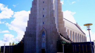 Хадльгримскиркья (исл. Hallgrímskirkja — церковь Хадльгримюра) — лютеранская церковь в Рейкьявике, Исландии. Это здание — четвёртое по высоте здание в Исландии