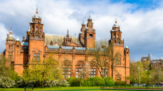 Университет Глазго — четвёртый по старшинству в Великобритании и крупнейший университет в Шотландии (англ. The University of Glasgow). Расположен в городе Глазго