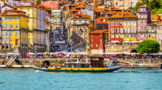 Порту (порт. Porto ['poɾtu]) — второй по величине (после Лиссабона) город в Португалии