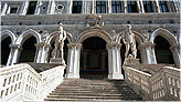 Ступени, ведущие к Дворцу Дожей (Palazzo Ducale) в Венеции