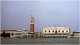 Вид на Площадь Святого Марка (итал. Piazza San Marco) — главную городскую площадь Венеции, Италия