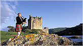 Шотландия. Озеро Лох-Несс. Замок Уркхарт (13 век)